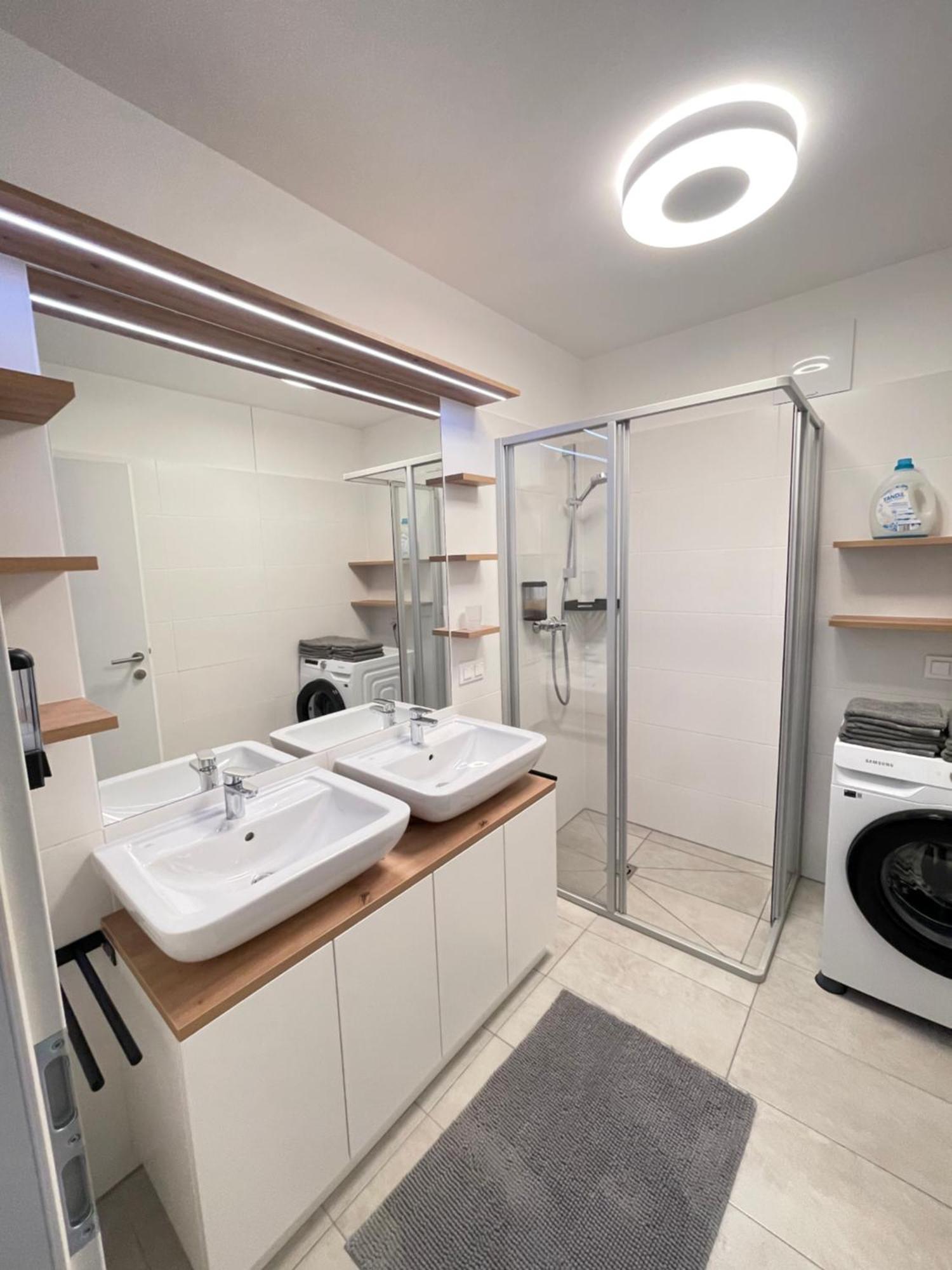 100 Qm Penthouse, Self-Check-In, 2 Parkplaetze Leilighet Graz Eksteriør bilde